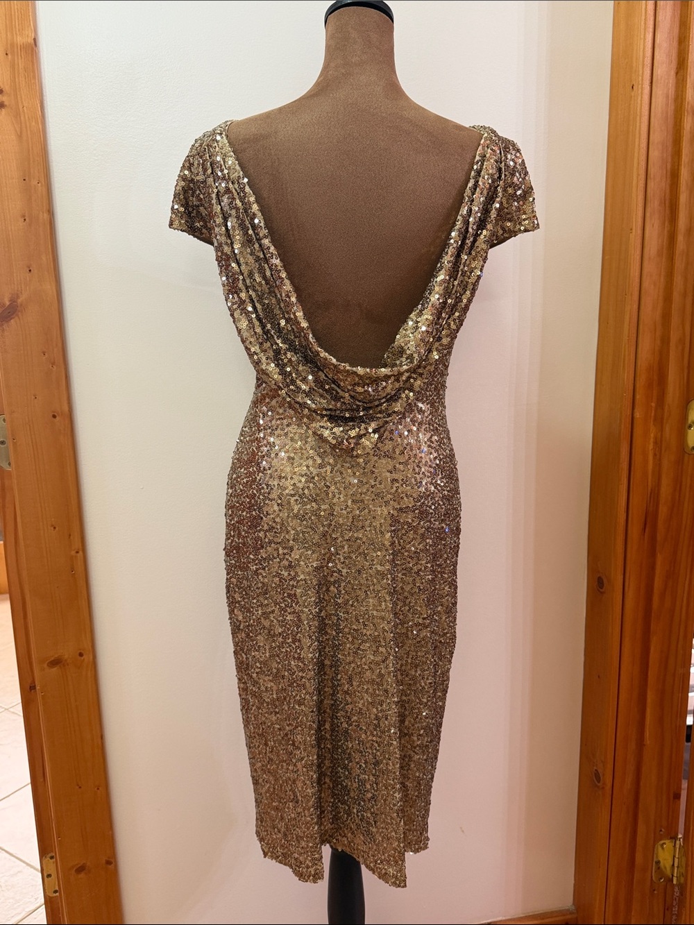 Badgley Mischka. Gold Sequin Cocktail Dress with Open Back. Size 8. NWOT